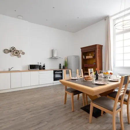 Spacious With Balcony Near Train Station Carcassonne